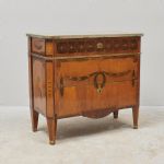1564 8420 CHEST OF DRAWERS